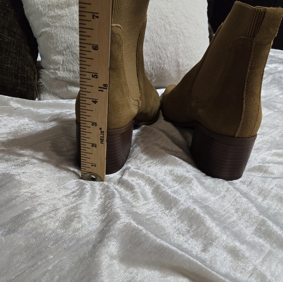 Elegant Tan Ankle Booties By Chelsea & Violet Size 8 NWOB! Never Worn! - Picture 4 of 9